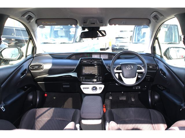 Toyota PRIUS 2018-12 182030-1
