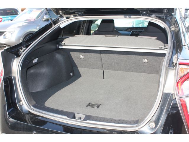 Toyota PRIUS 2018-12 182030-16