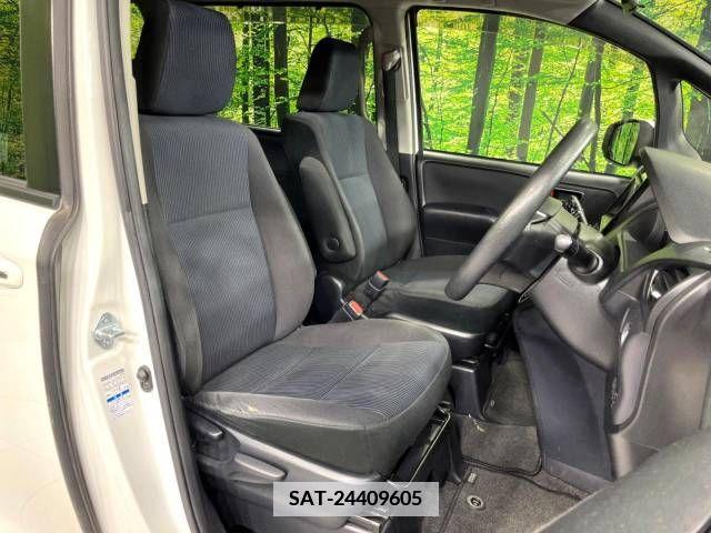 Toyota NOAH 2015-04 383696-7