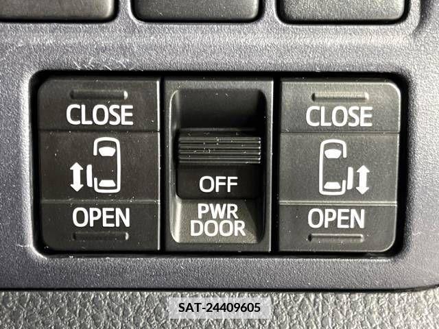 Toyota NOAH 2015-04 383696-5