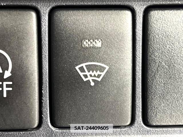 Toyota NOAH 2015-04 383696-4