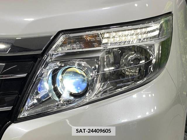 Toyota NOAH 2015-04 383696-12