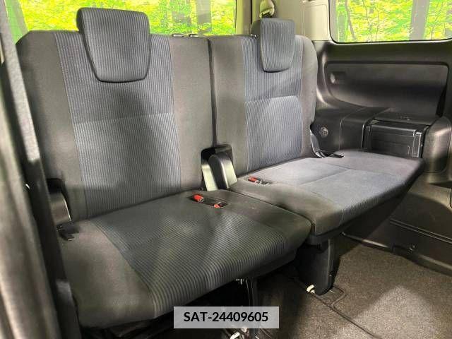 Toyota NOAH 2015-04 383696-9