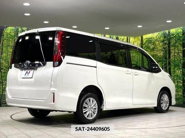 Toyota NOAH 2015-04 383696-17