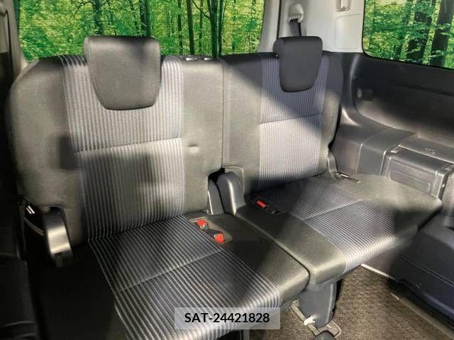 Toyota NOAH 2015-11 335878-10