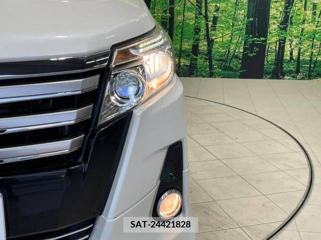 Toyota NOAH 2015-11 335878-13