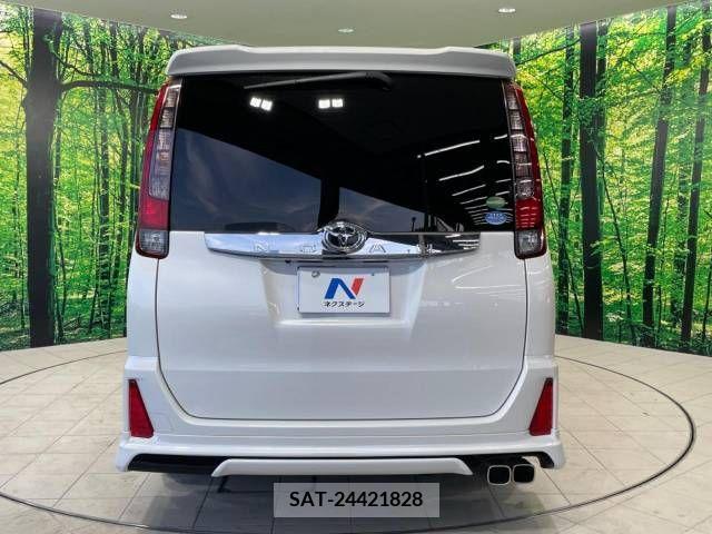 Toyota NOAH 2015-11 335878-16