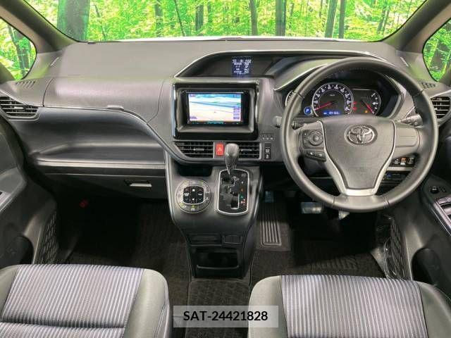 Toyota NOAH 2015-11 335878-1