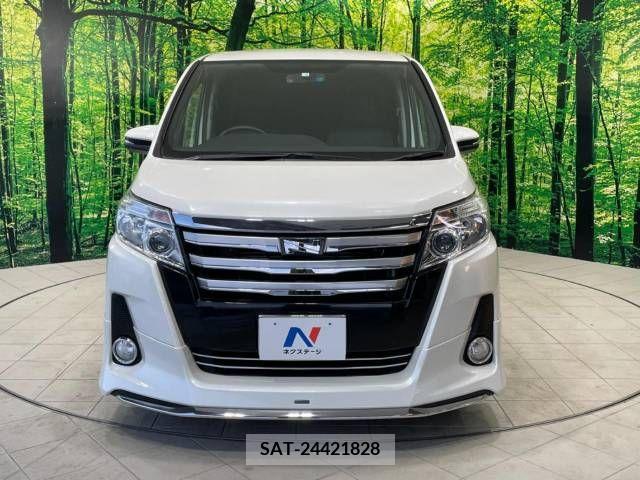 Toyota NOAH 2015-11 335878-15