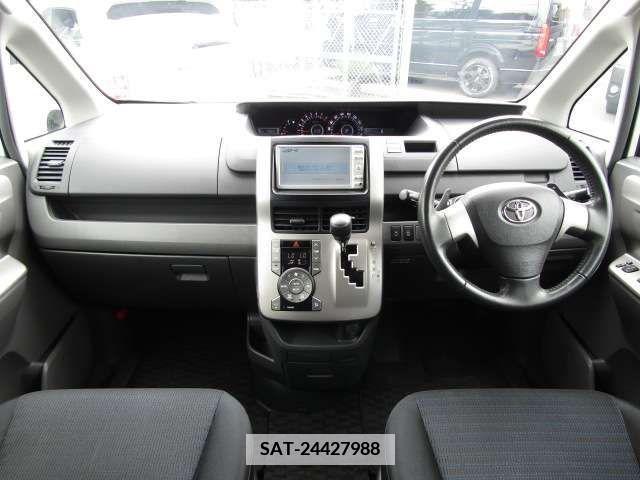 Toyota VOXY 2007-01 385429-10