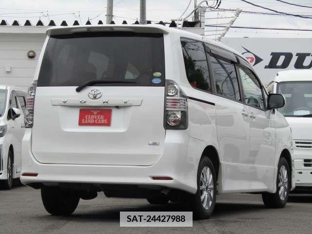 Toyota VOXY 2007-01 385429-5