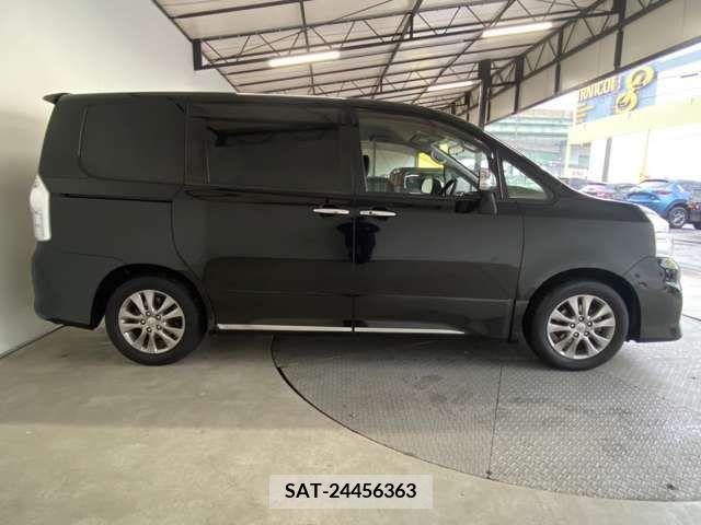 Toyota VOXY 2013-03 254595-9