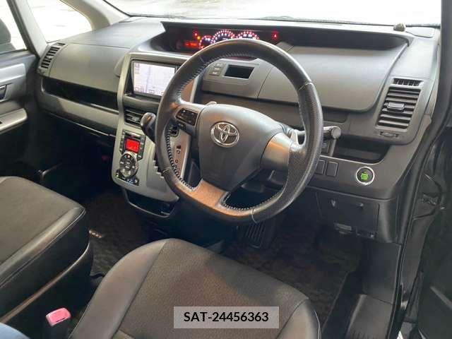 Toyota VOXY 2013-03 254595-19