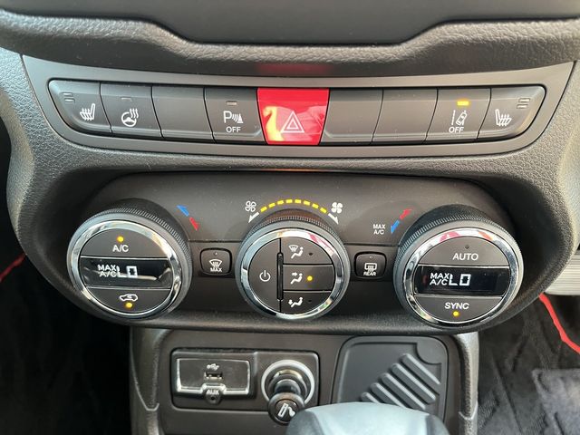 Jeep RENEGADE 2018-02 14058-17