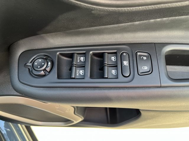 Jeep RENEGADE 2018-02 14058-8