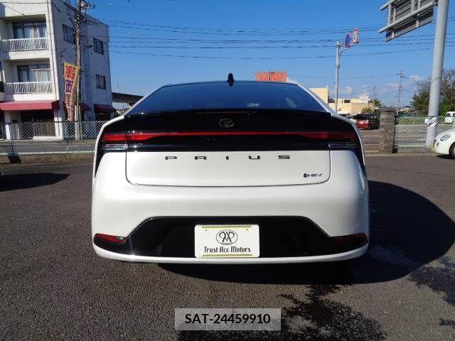 Toyota PRIUS 2023-09 385640-17