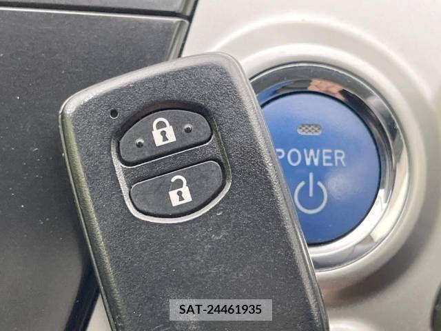 Toyota PRIUS ALPHA 2012-03 322214-7