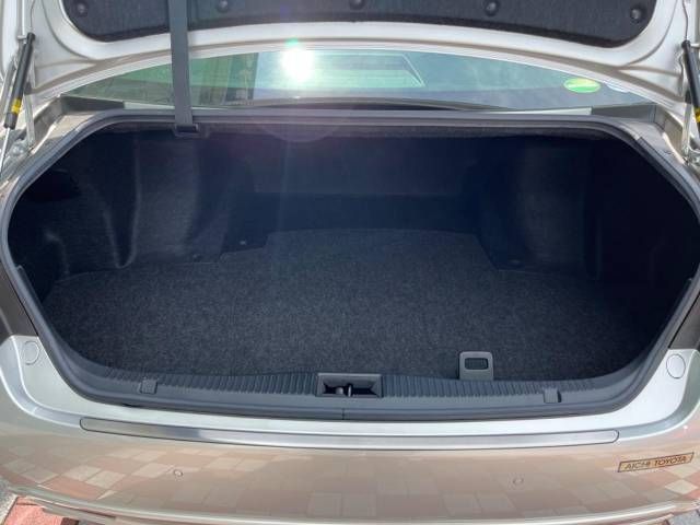 Toyota CROWN SEDAN 2016-03 10034-11