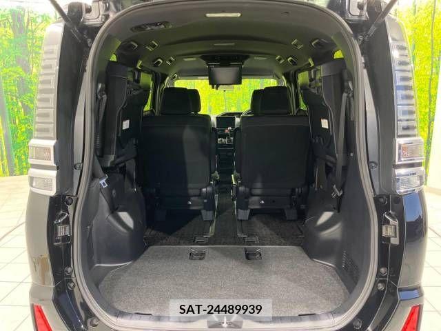 Toyota VOXY 2019-11 385493-11