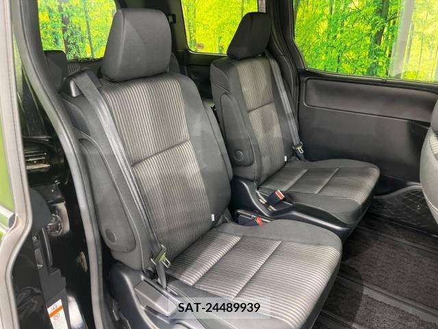 Toyota VOXY 2019-11 385493-9