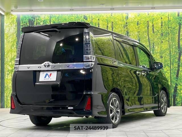 Toyota VOXY 2019-11 385493-18