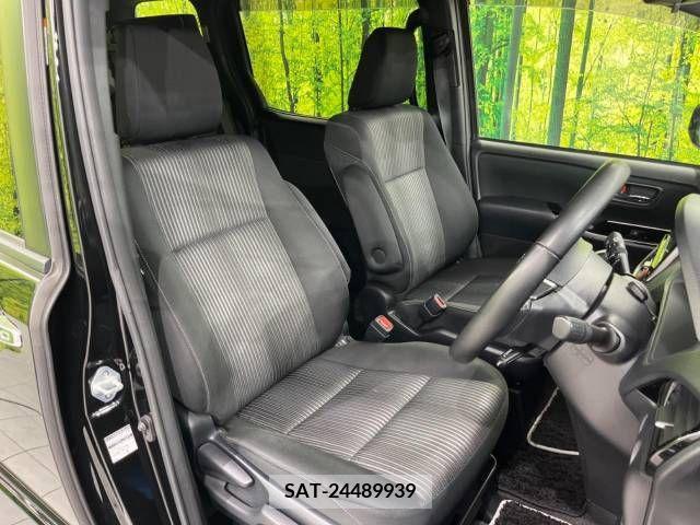 Toyota VOXY 2019-11 385493-8