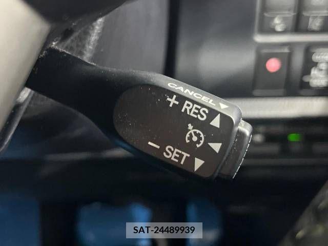 Toyota VOXY 2019-11 385493-7