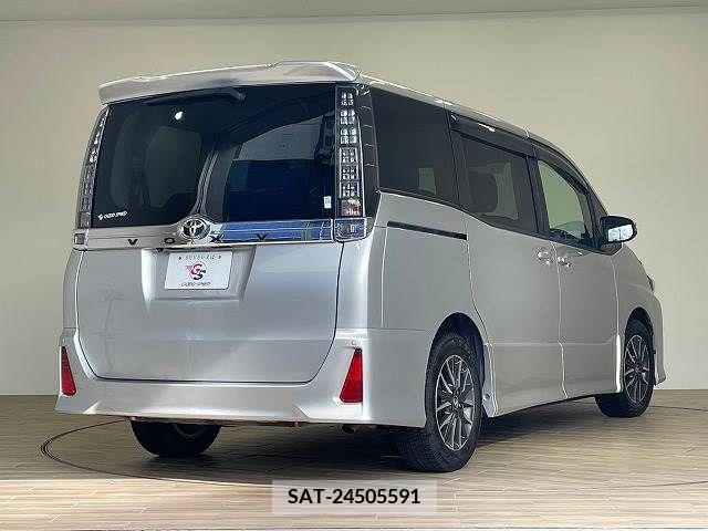 Toyota VOXY 2014-10 326467-15