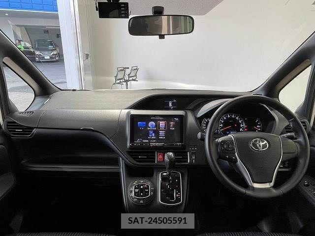 Toyota VOXY 2014-10 326467-1