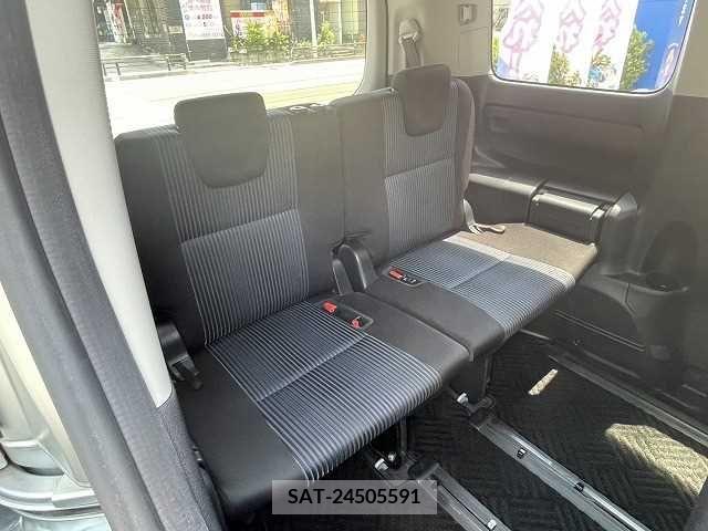 Toyota VOXY 2014-10 326467-9