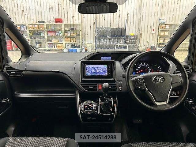 Toyota VOXY 2019-07 332250-1
