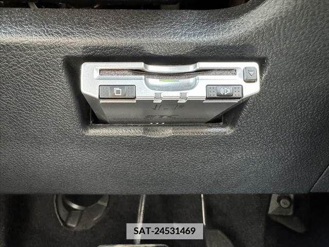 Toyota AURIS 2013-08 341559-25