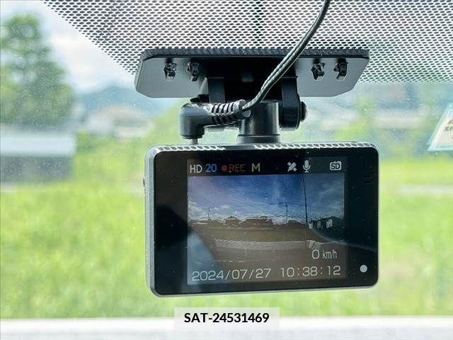 Toyota AURIS 2013-08 341559-24