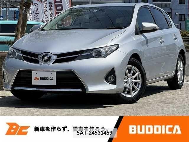 Toyota AURIS 2013-08 341559-0