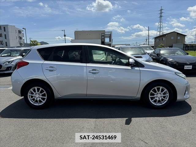 Toyota AURIS 2013-08 341559-10