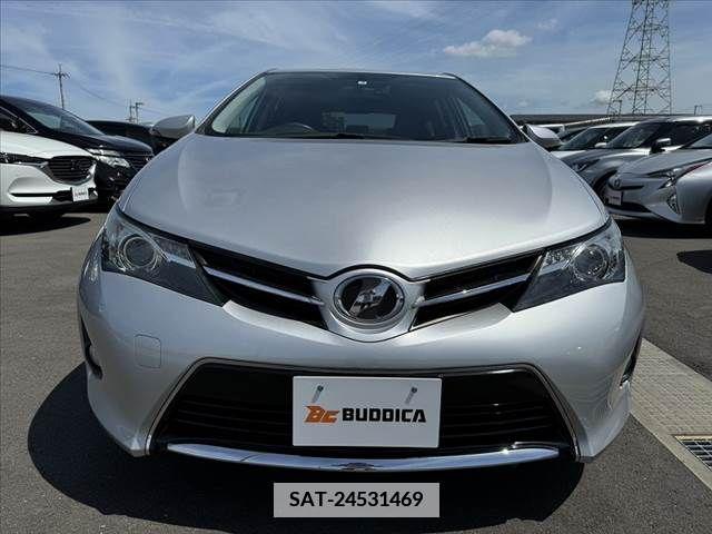Toyota AURIS 2013-08 341559-8