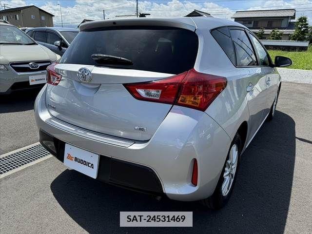 Toyota AURIS 2013-08 341559-14