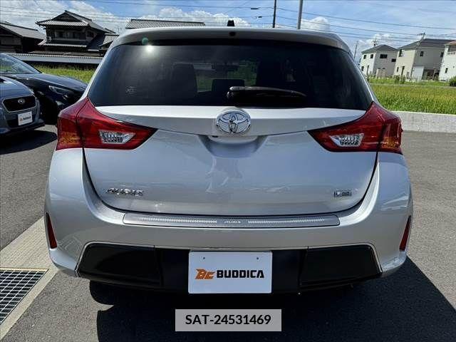 Toyota AURIS 2013-08 341559-13