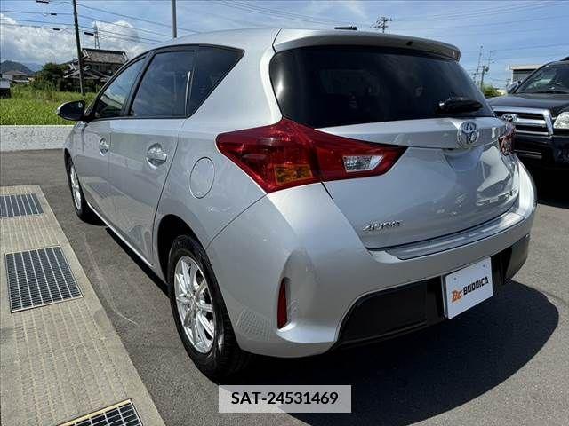 Toyota AURIS 2013-08 341559-12