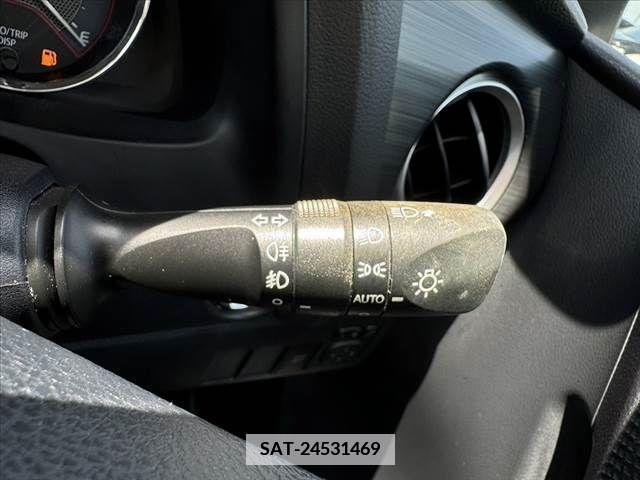 Toyota AURIS 2013-08 341559-27
