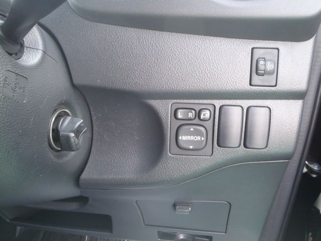 Toyota BB 2012-02 514-13