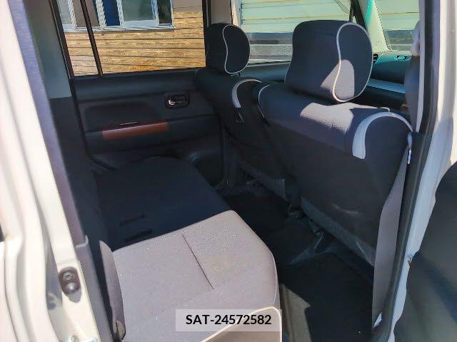 Toyota PIXIS SPACE 2011-12 281436-3