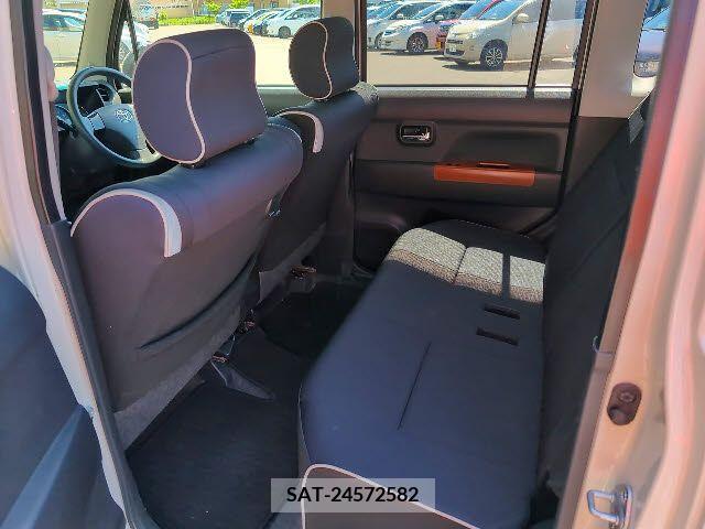 Toyota PIXIS SPACE 2011-12 281436-18