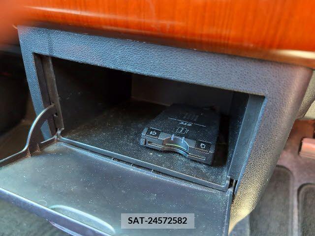 Toyota PIXIS SPACE 2011-12 281436-10