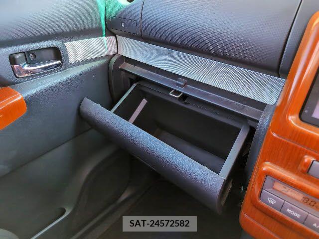 Toyota PIXIS SPACE 2011-12 281436-17