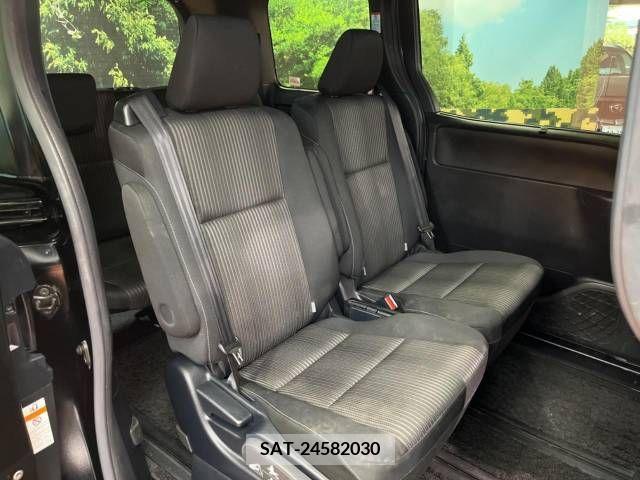 Toyota VOXY 2019-06 332230-9