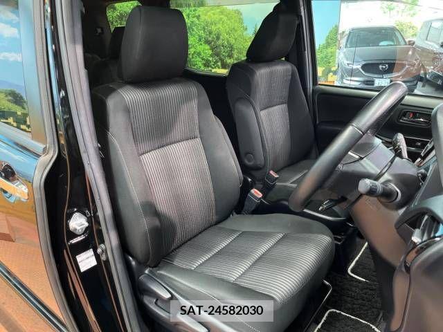 Toyota VOXY 2019-06 332230-8