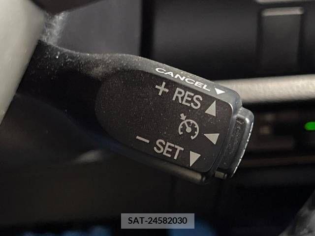 Toyota VOXY 2019-06 332230-6