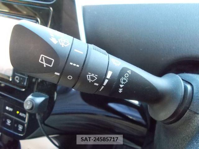 Toyota PRIUS 2017-06 343540-16