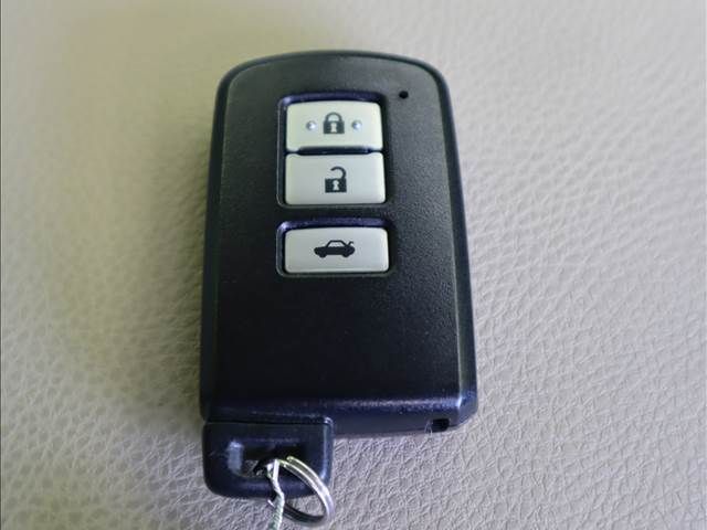 Toyota CROWN SEDAN 2013-11 26983-8